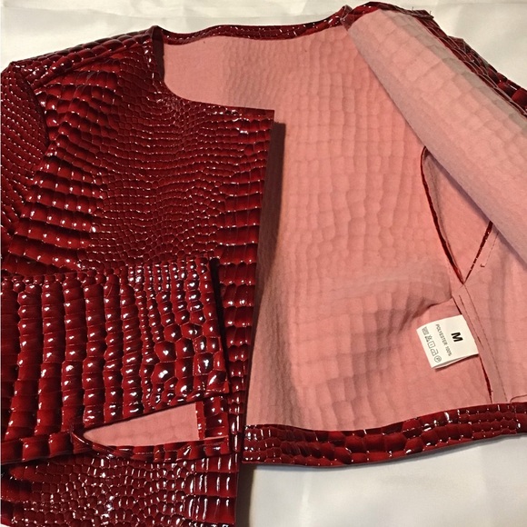 Red Crocodile-Embossed Women's Jacket - Picture 2 of 5